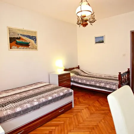 House Gaston Nyaraló Póla