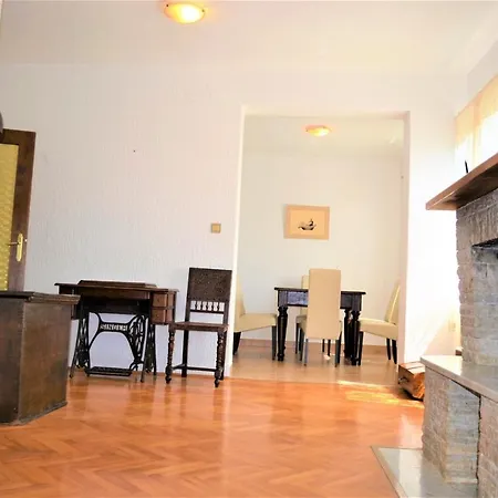 House Gaston Póla