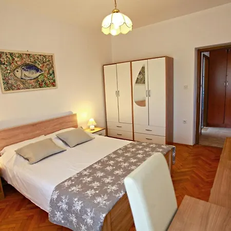 House Gaston Nyaraló Póla